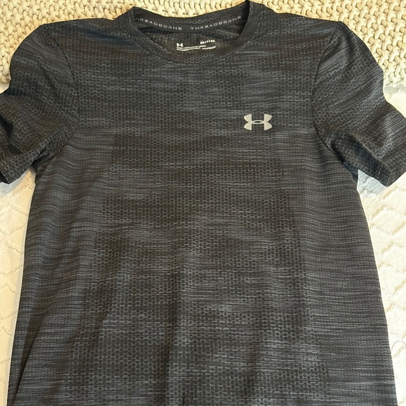 Under armor workout tshirt - Picture 1 of 3